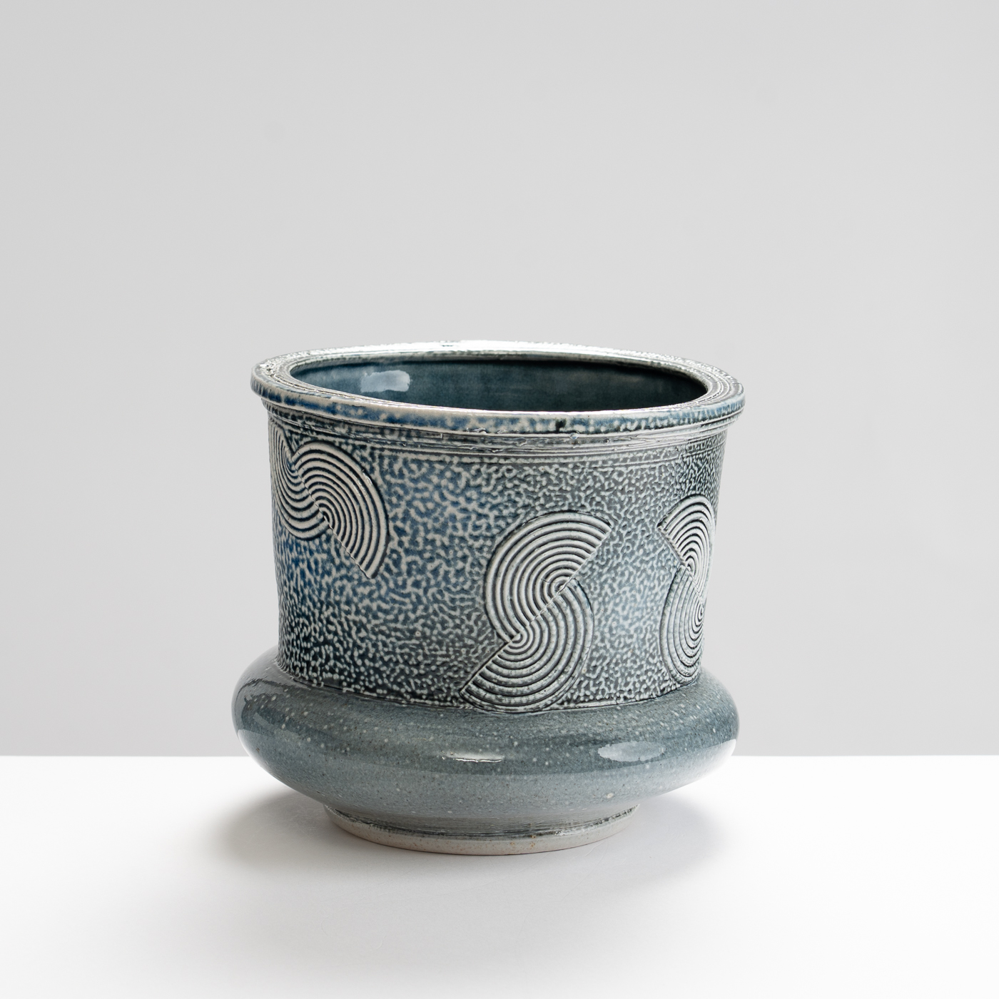 WK30Y657 salt glazed vessel with sprigs