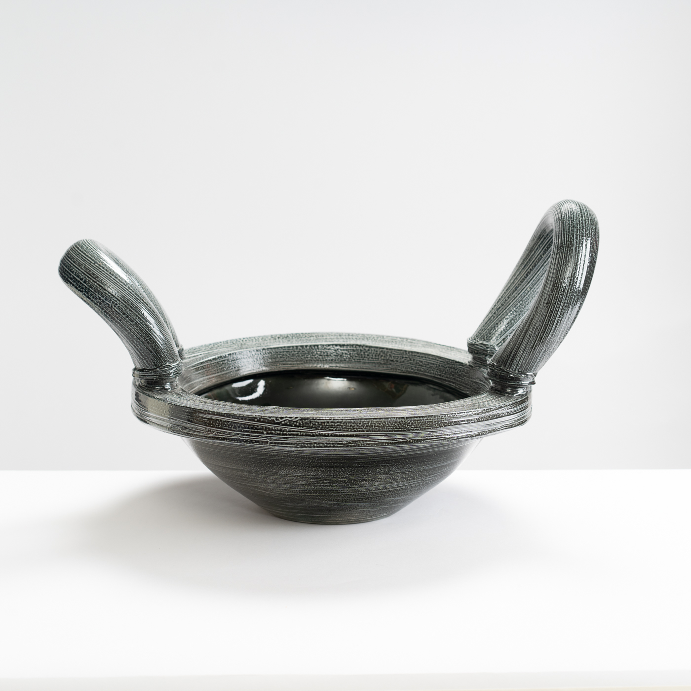WK30Y659 large salt glazed bowl, extruded handles