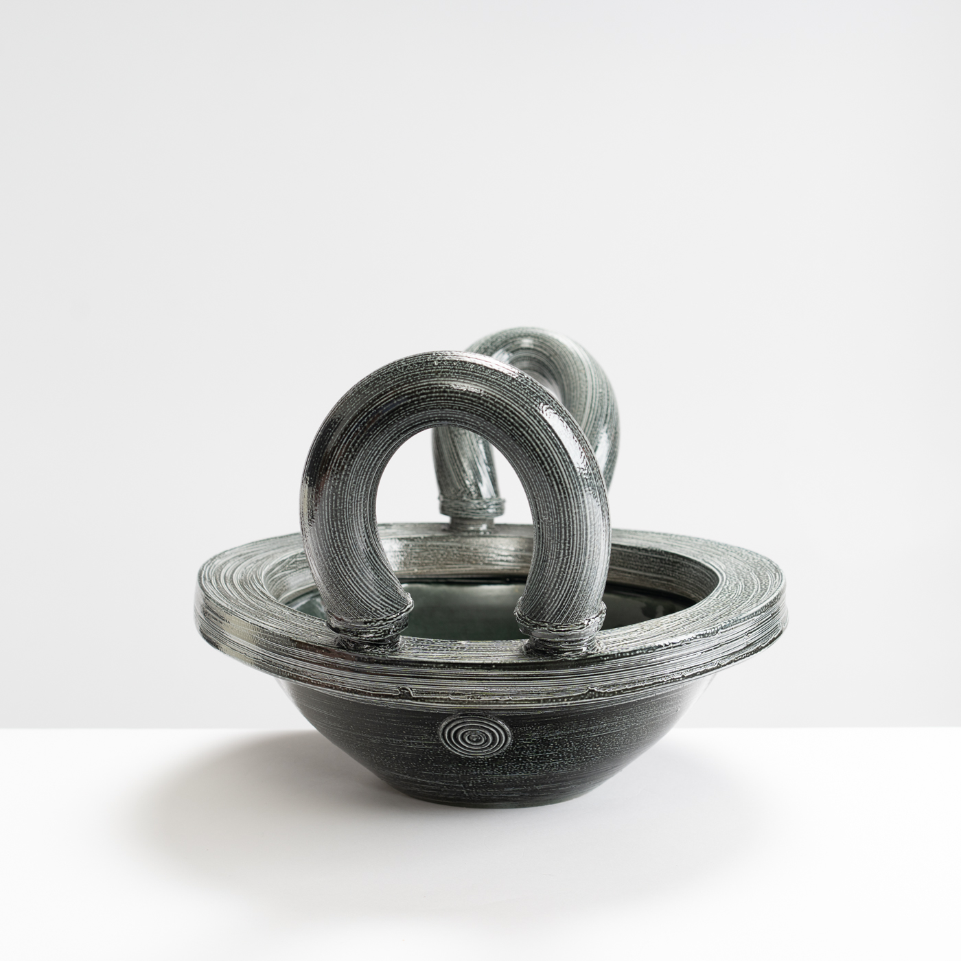 WK30Y659 large salt glazed bowl, extruded handles