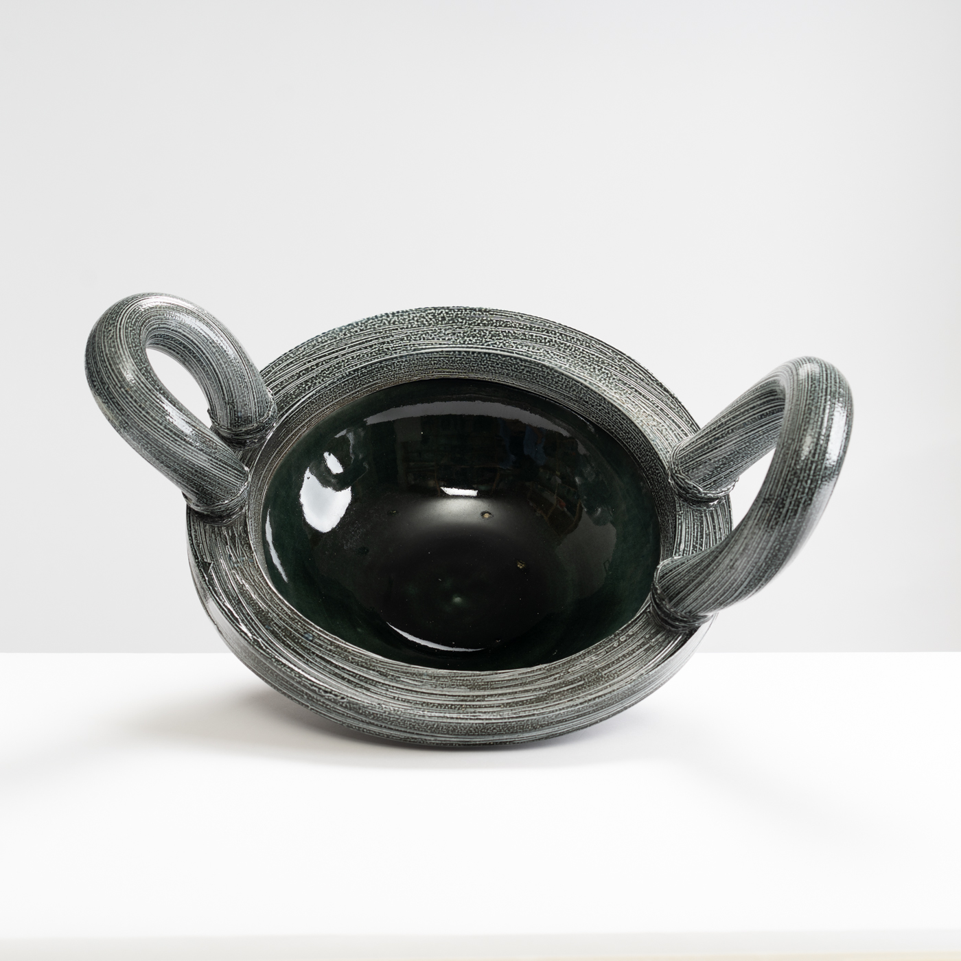 WK30Y659 large salt glazed bowl, extruded handles