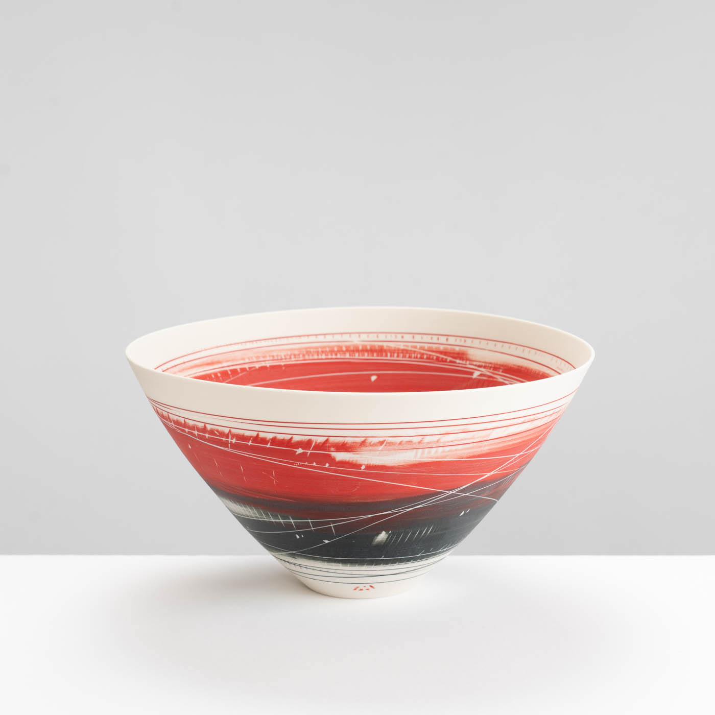 AT488Y495 Rounded Bowl Red and Black
