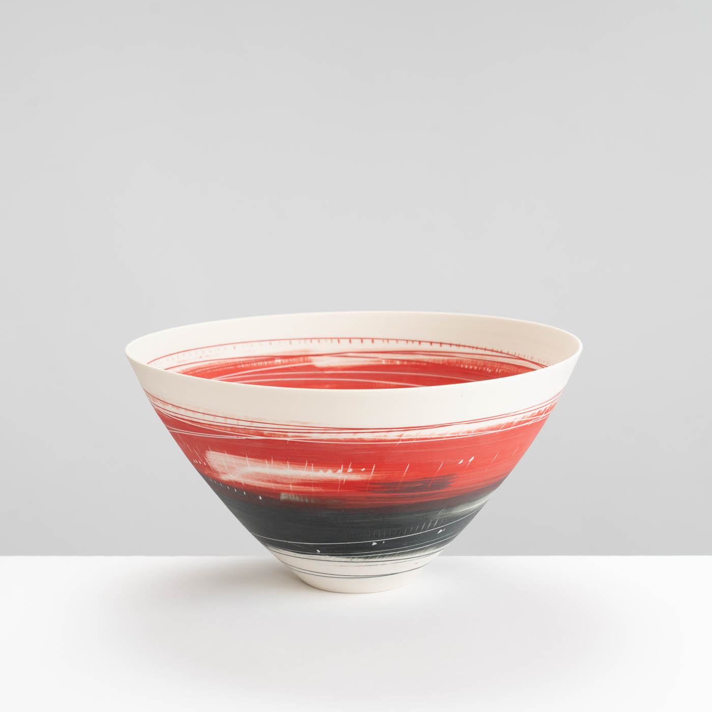 AT488Y495 Rounded Bowl Red and Black