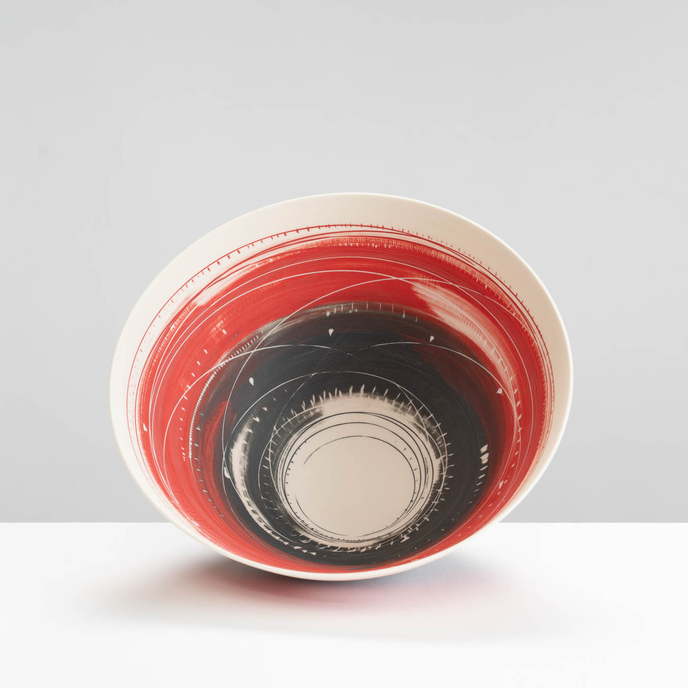 AT488Y495 Rounded Bowl Red and Black