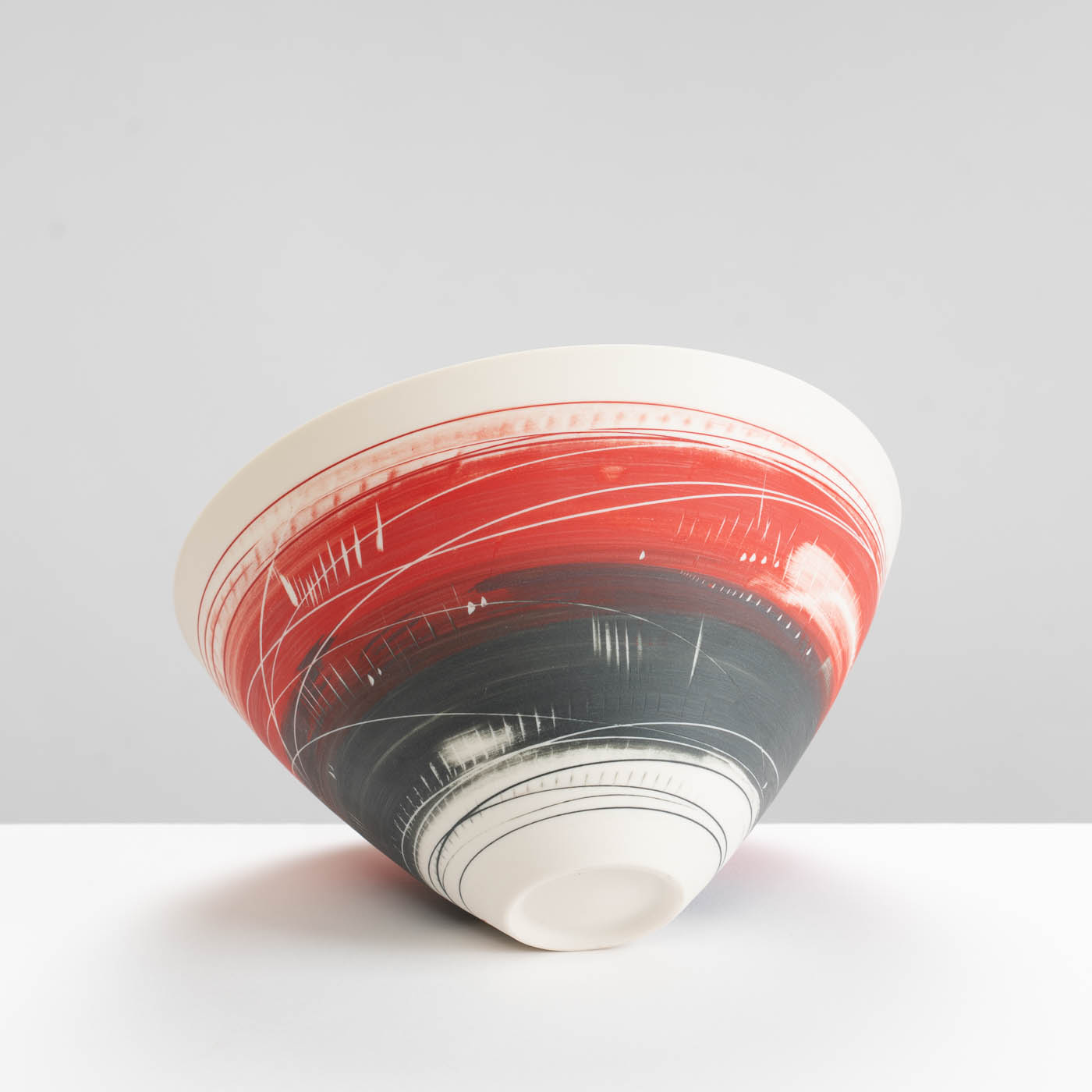 AT488Y495 Rounded Bowl Red and Black