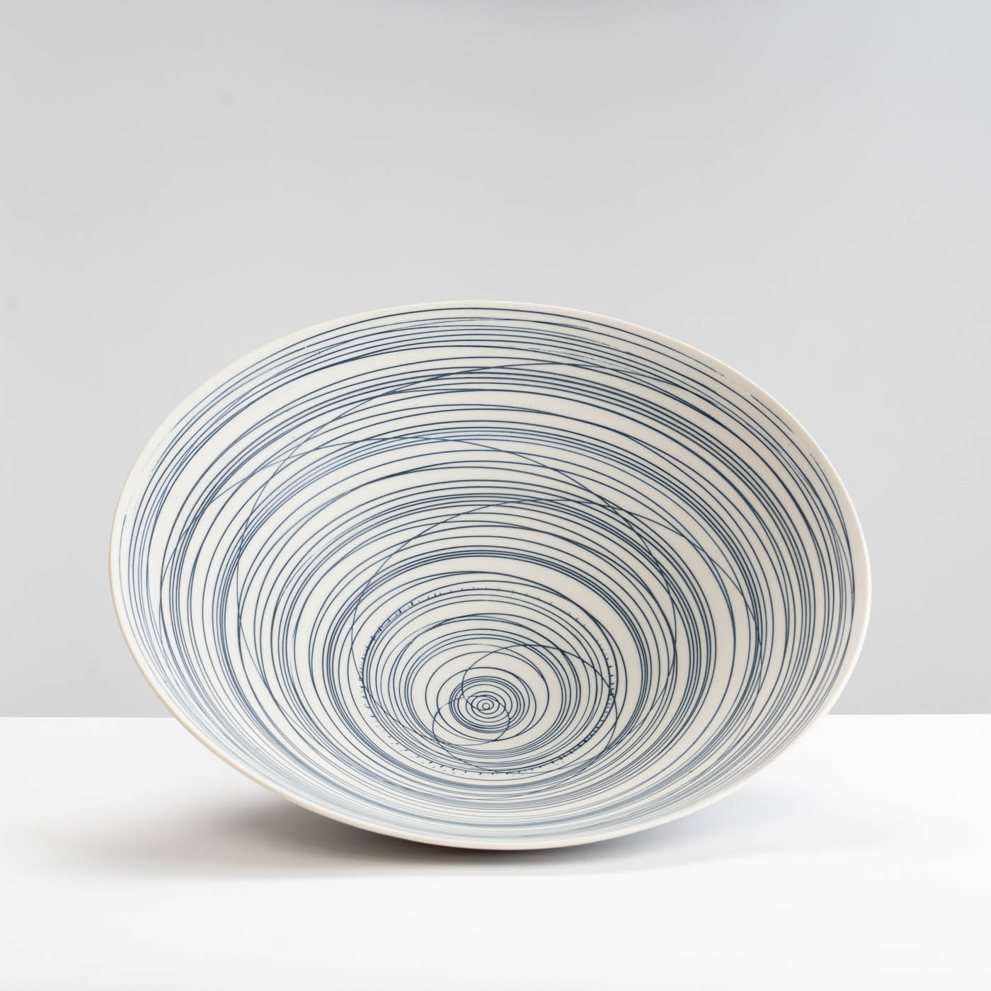 AT488Y497 Large Bowl Blue Lines