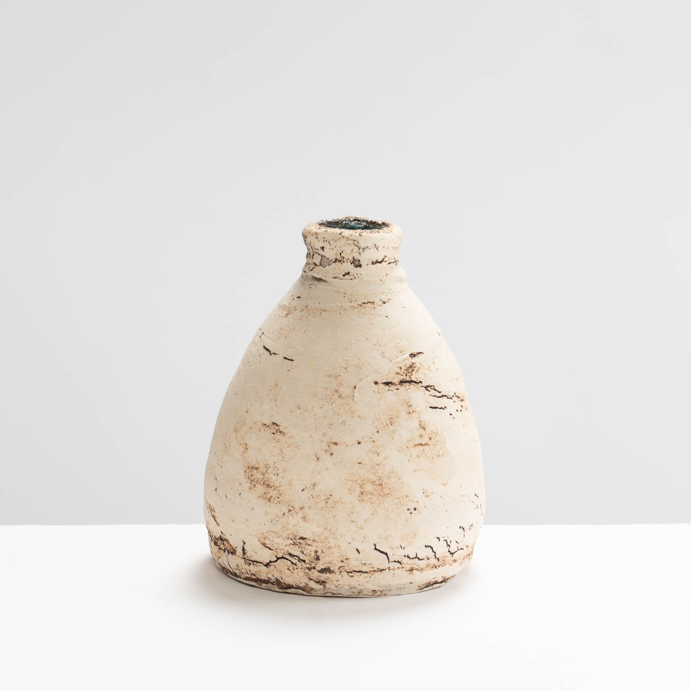 JK375Y269 Small Round Ballclay Vase