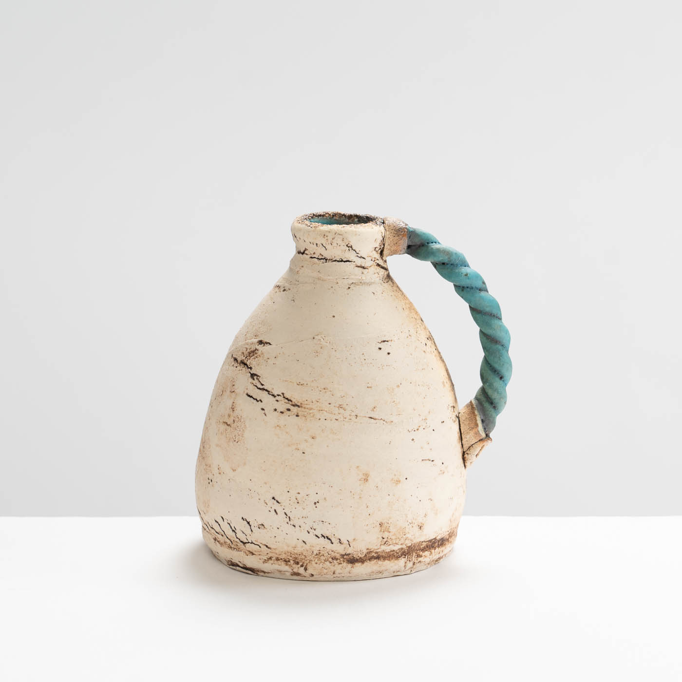 JK375Y269 Small Round Ballclay Vase