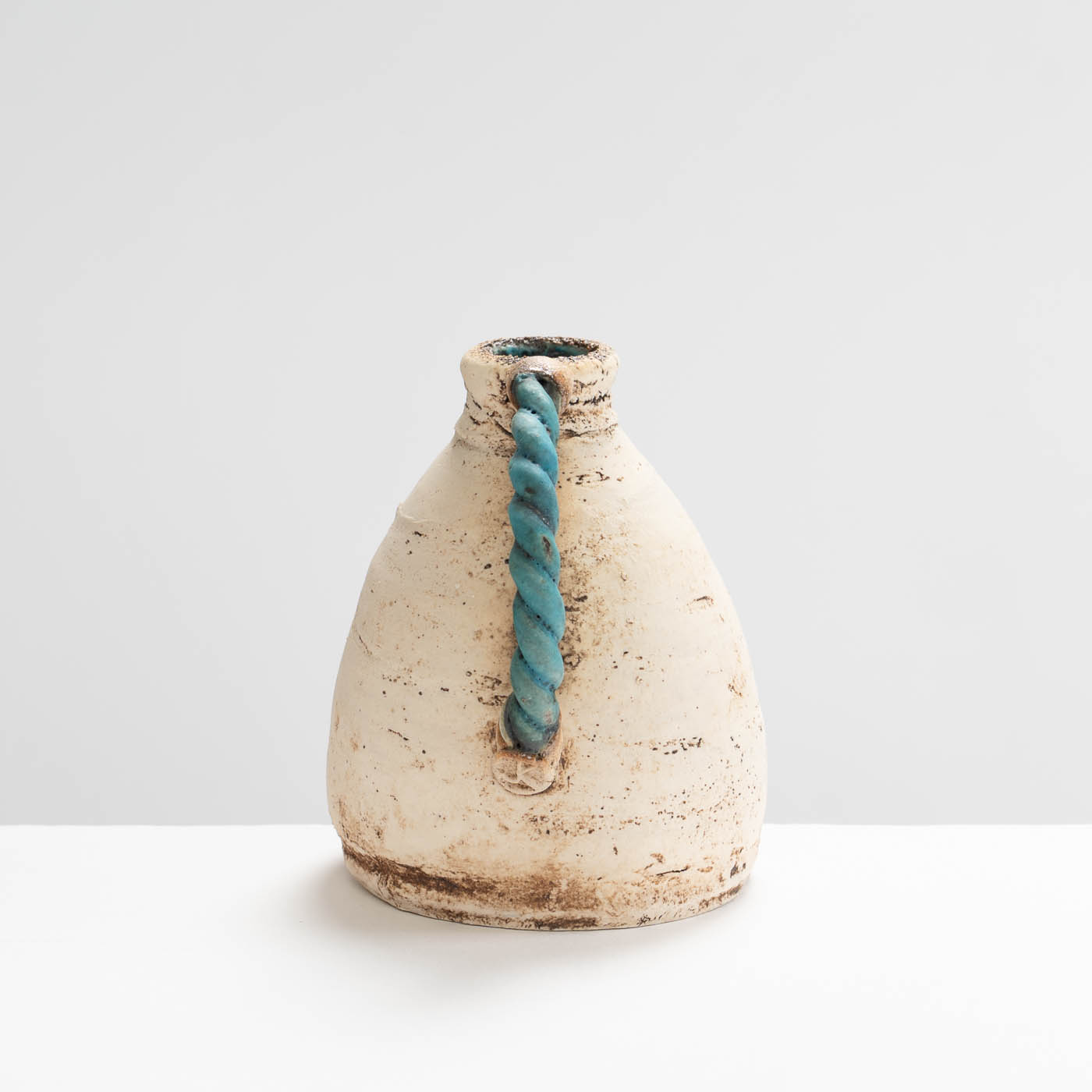 JK375Y269 Small Round Ballclay Vase