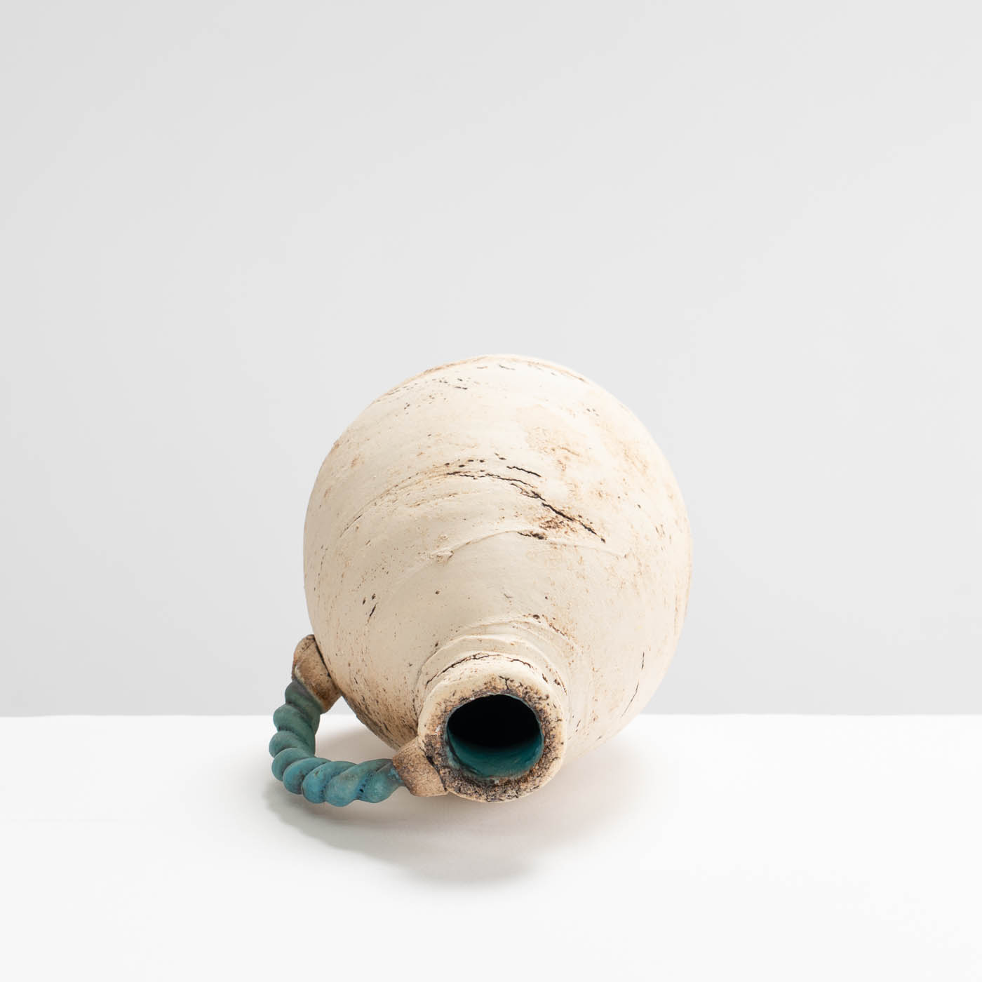 JK375Y269 Small Round Ballclay Vase