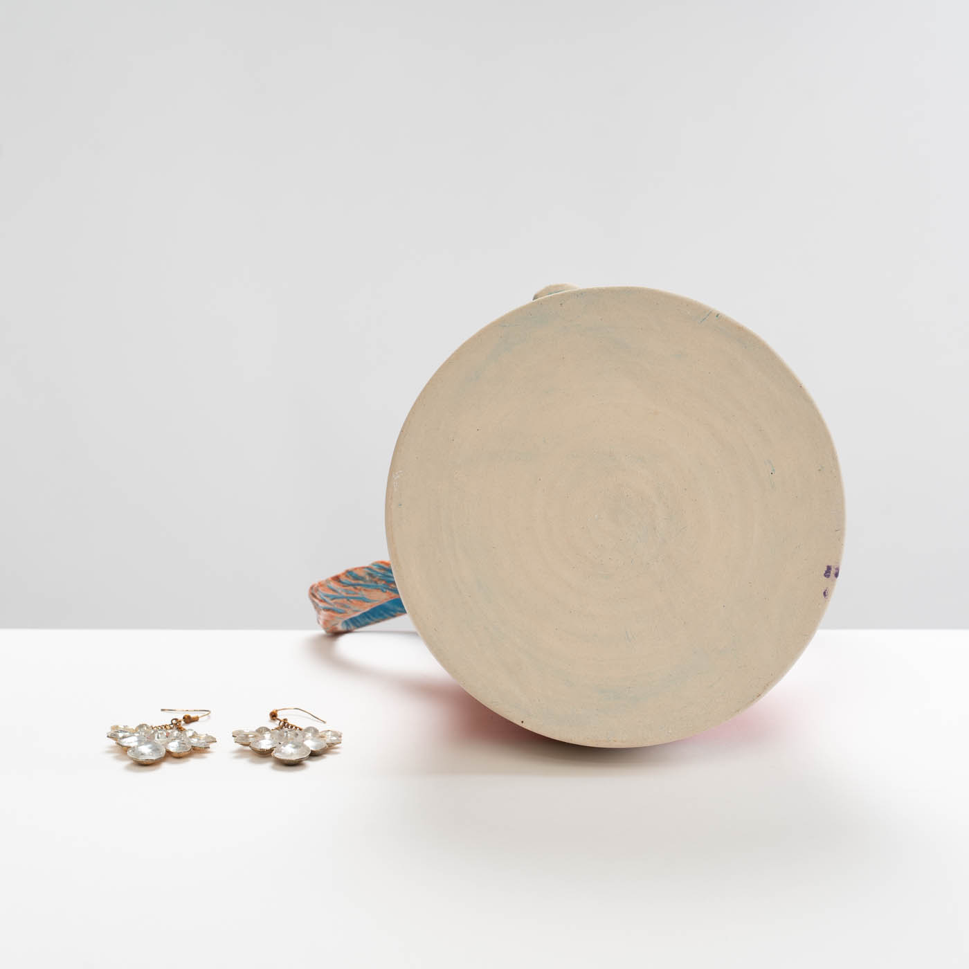 LMS469Y71 Indignant Sisters Vase Coral/Blue