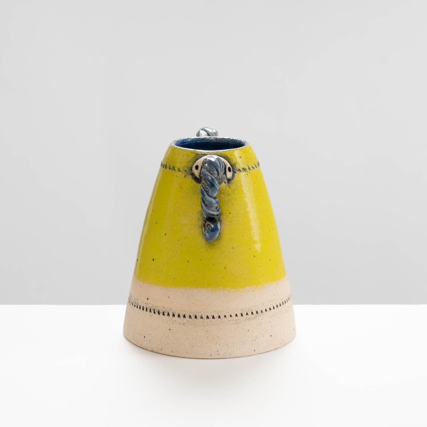 LMS469Y74 Indignant Sisters Vase Chartreuse/Navy