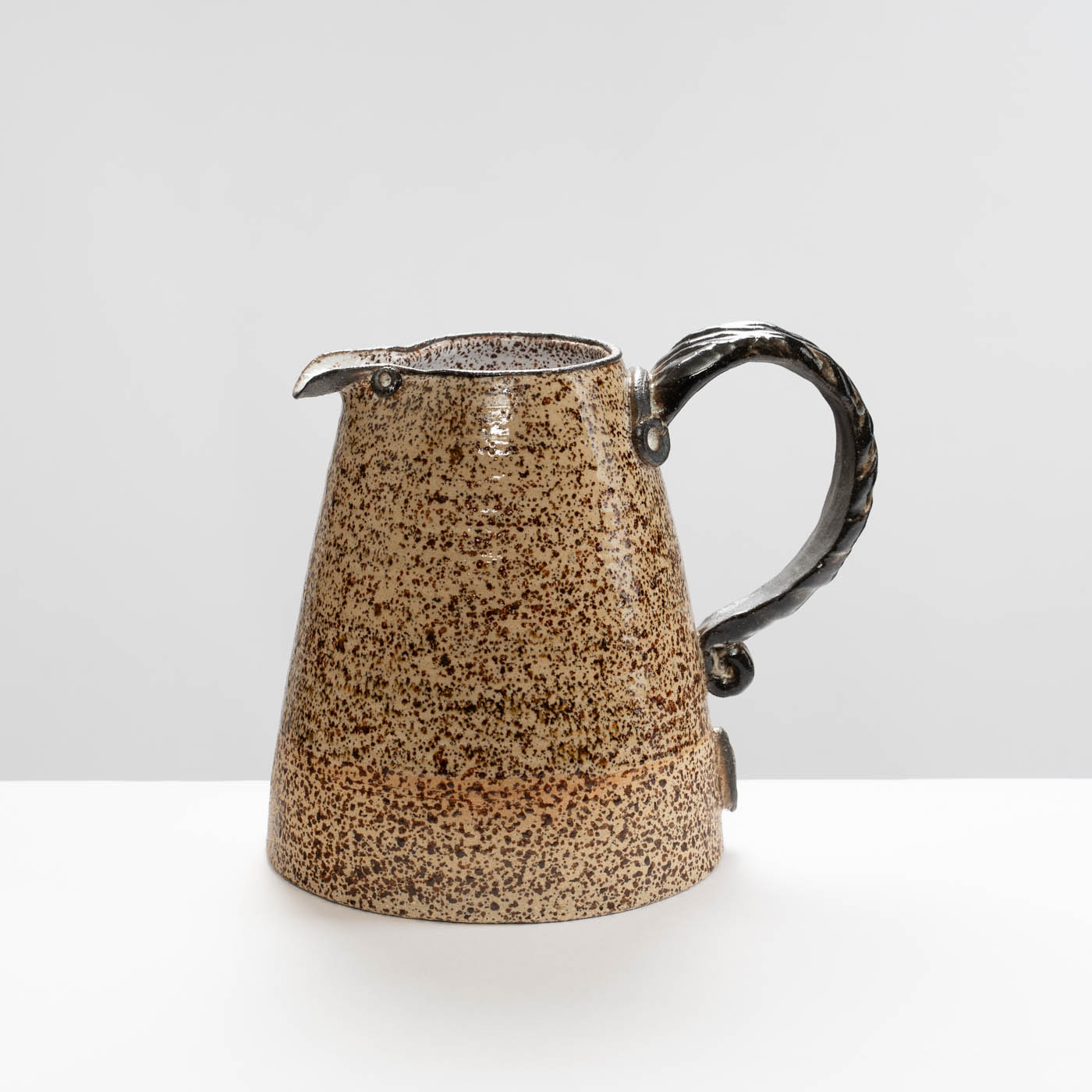 LMS469Y78 Indignant Brothers Jug Speckle/White