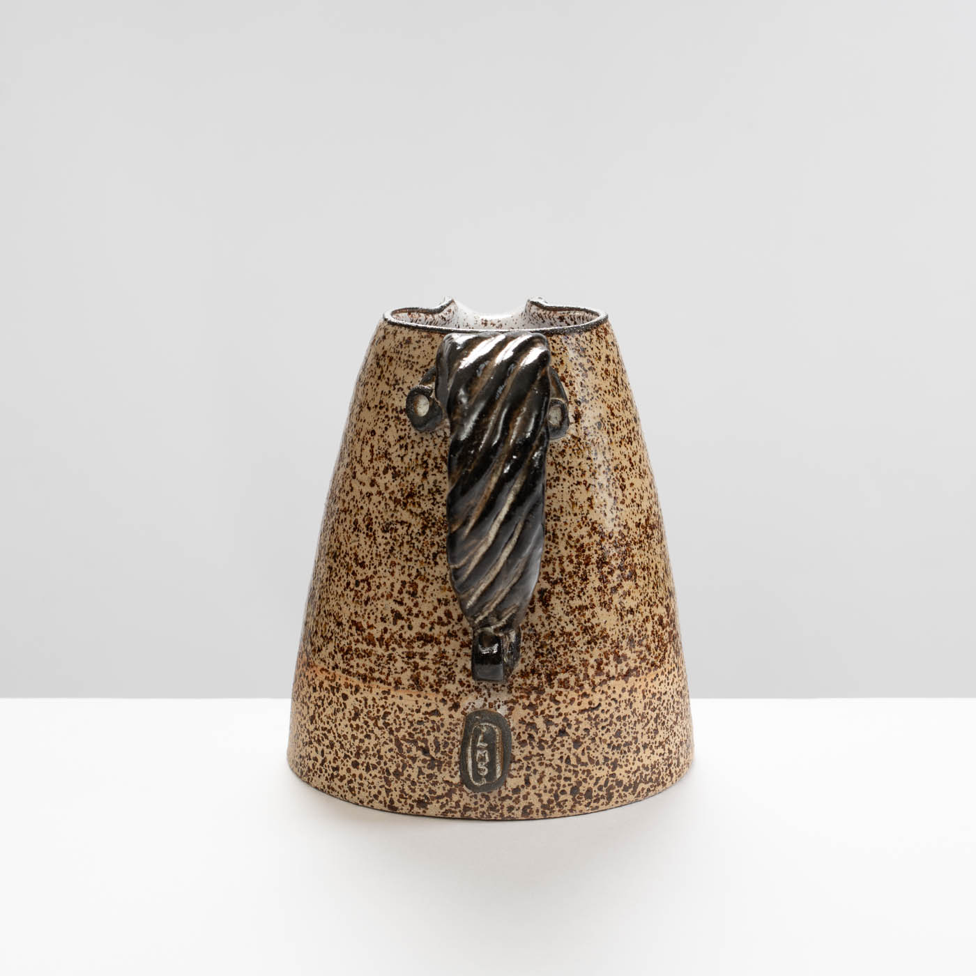 LMS469Y78 Indignant Brothers Jug Speckle/White