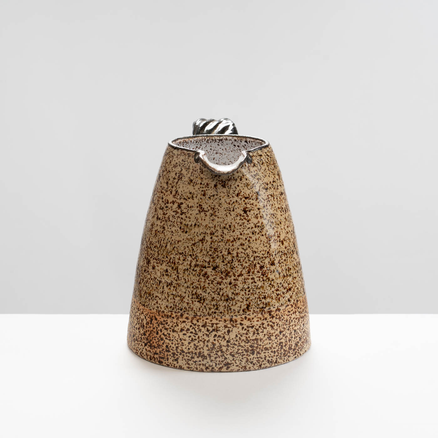 LMS469Y78 Indignant Brothers Jug Speckle/White