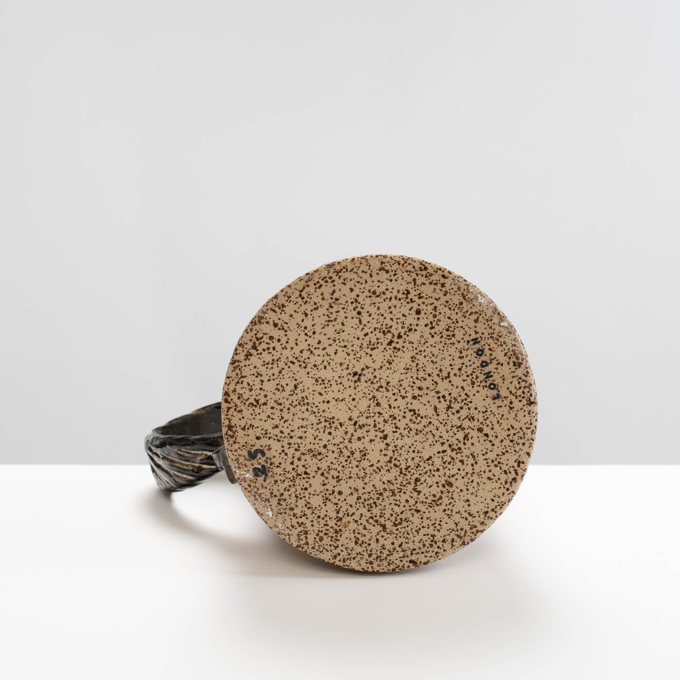 LMS469Y78 Indignant Brothers Jug Speckle/White