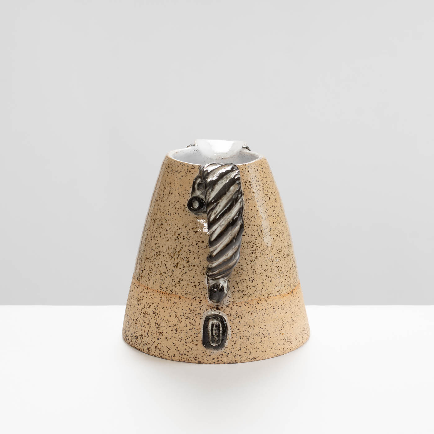 LMS469Y79 Indignant Brothers Jug Speckle/White