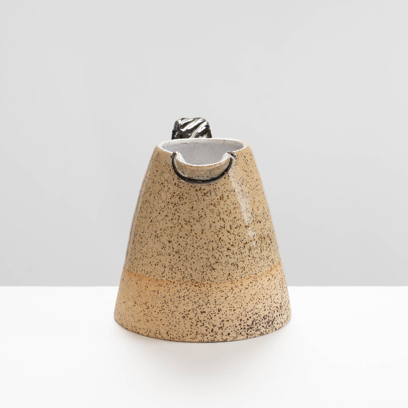 LMS469Y79 Indignant Brothers Jug Speckle/White