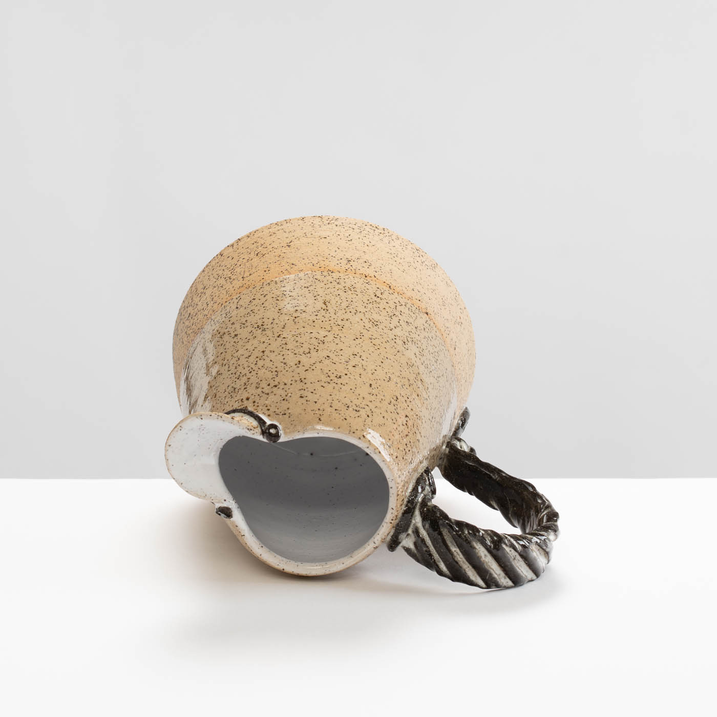 LMS469Y79 Indignant Brothers Jug Speckle/White