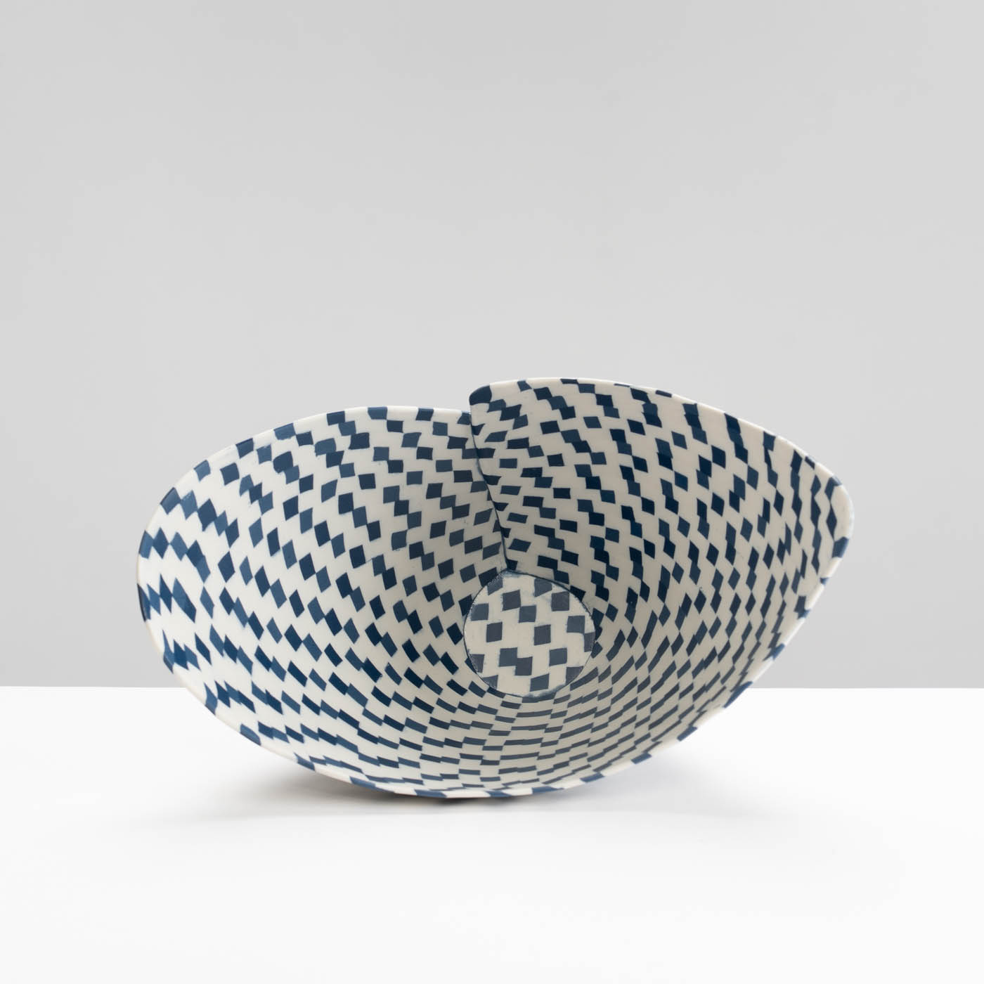 MC393Y442 Embrace - 'Swivel'