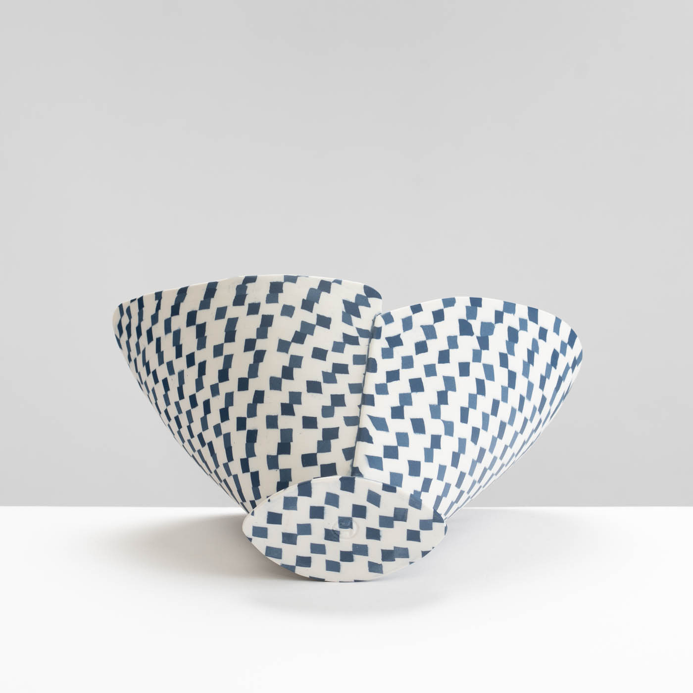 MC393Y442 Embrace - 'Swivel'