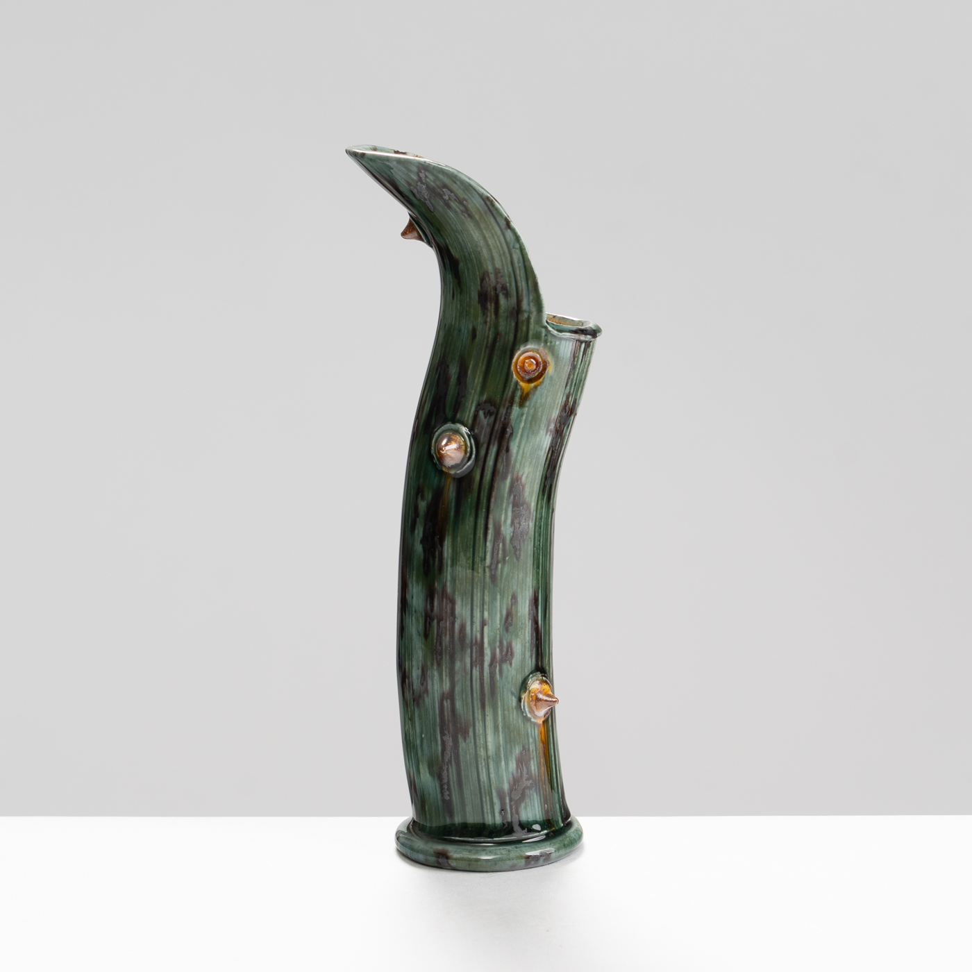 WK30Y587 thorned pourer