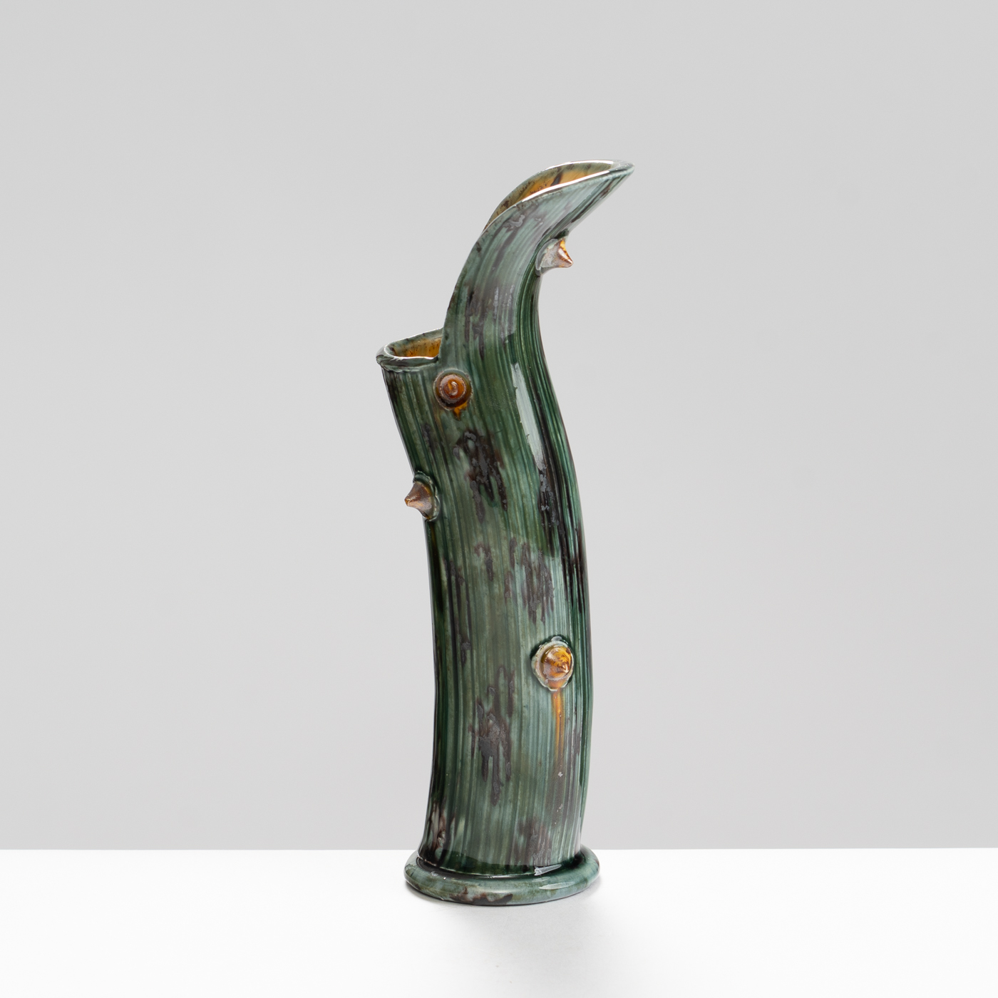 WK30Y587 thorned pourer