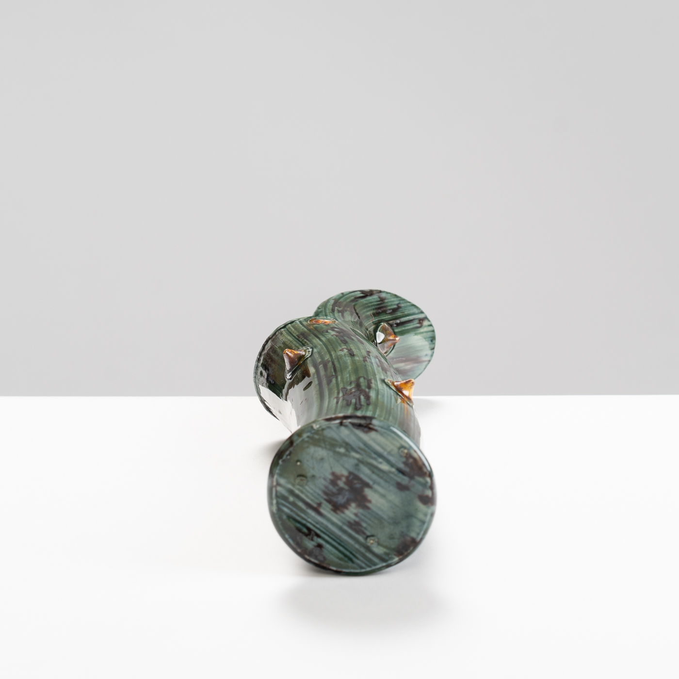 WK30Y587 thorned pourer