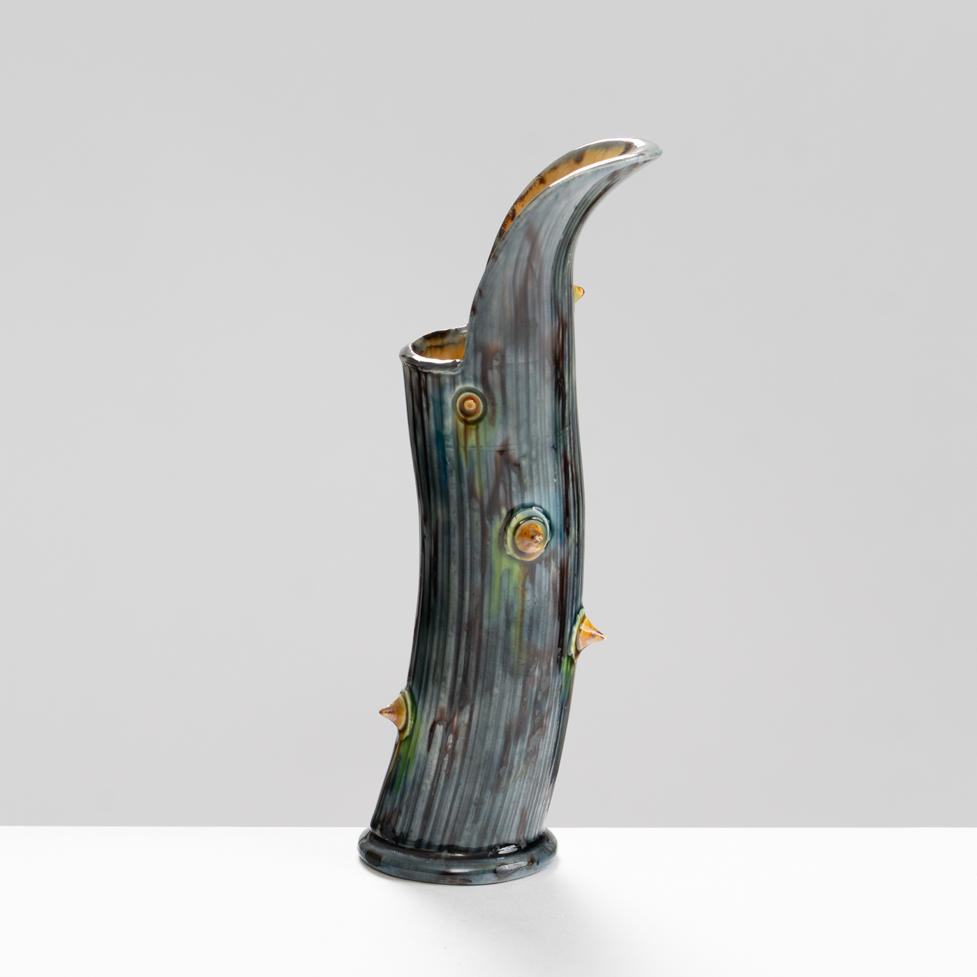 WK30Y588 thorned pourer