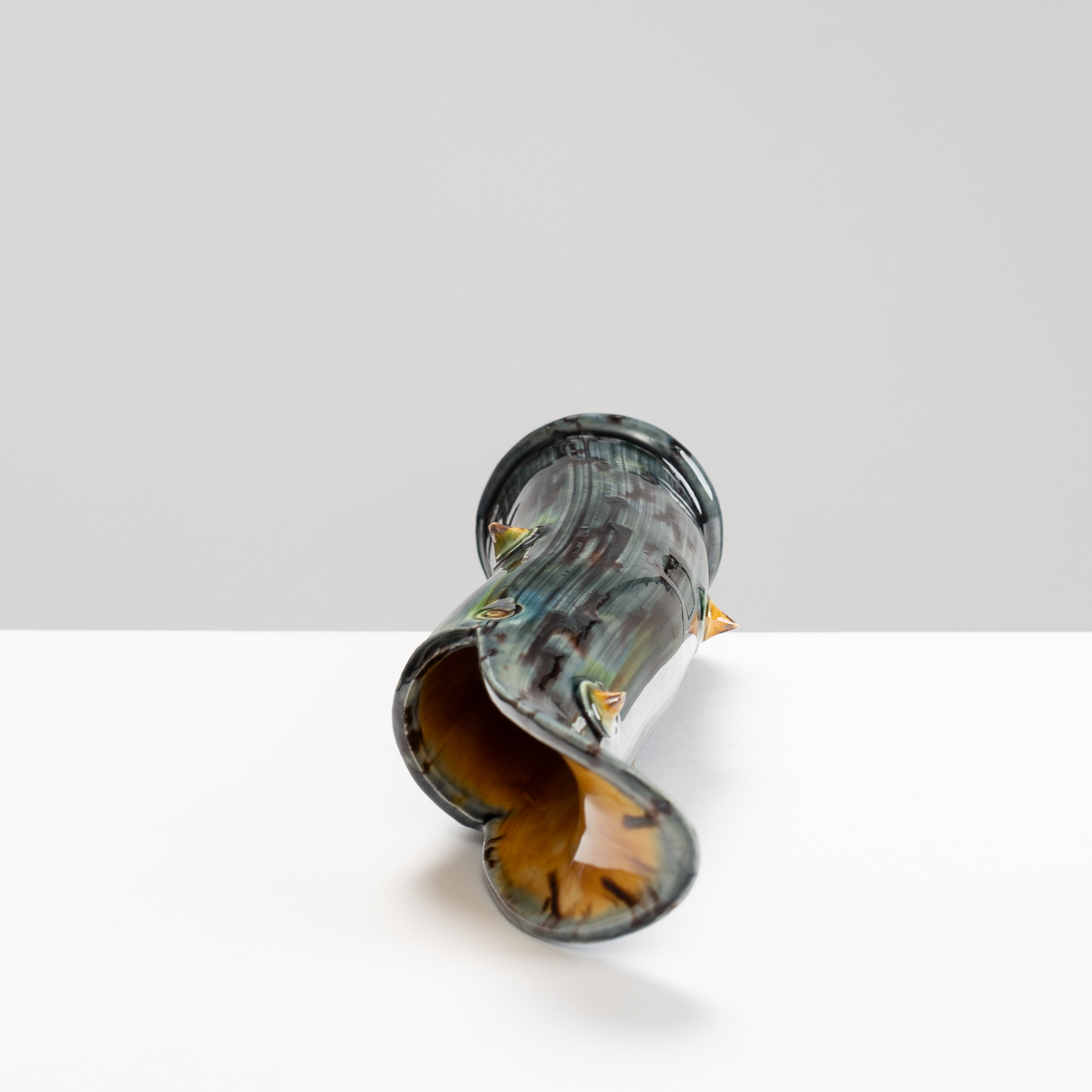 WK30Y588 thorned pourer