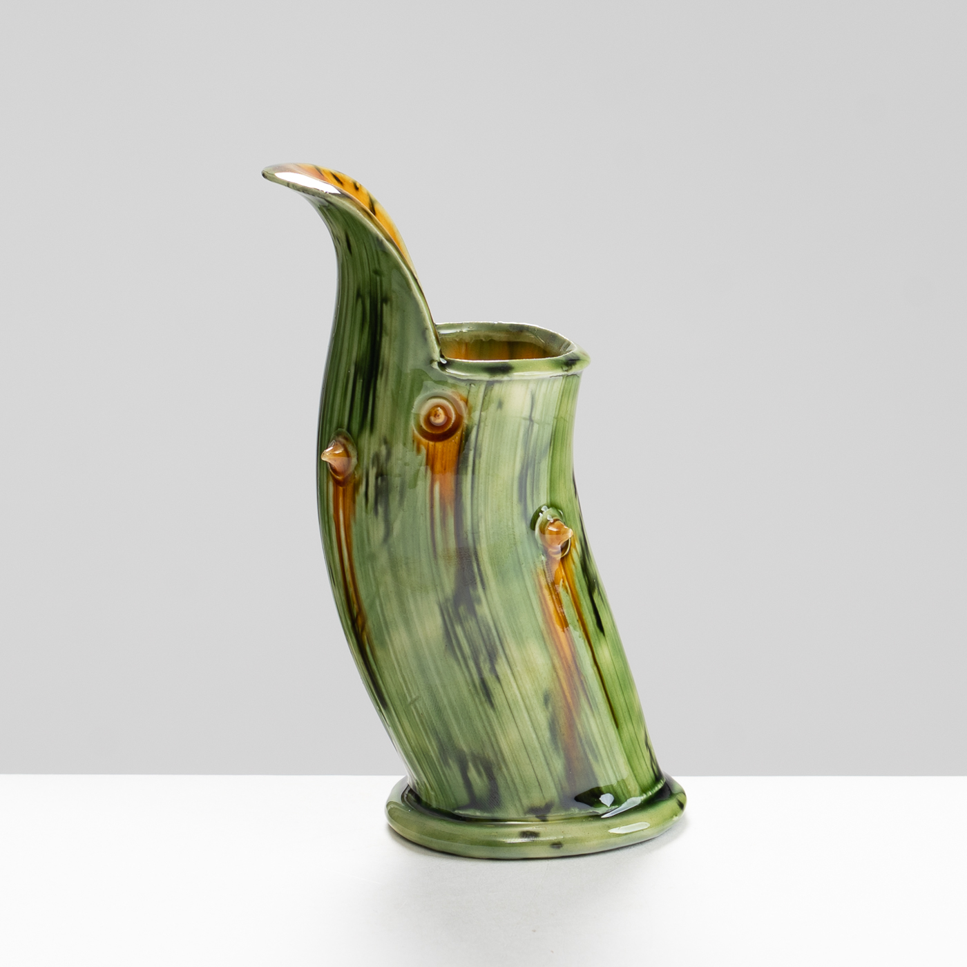 WK30Y590 thorned pourer