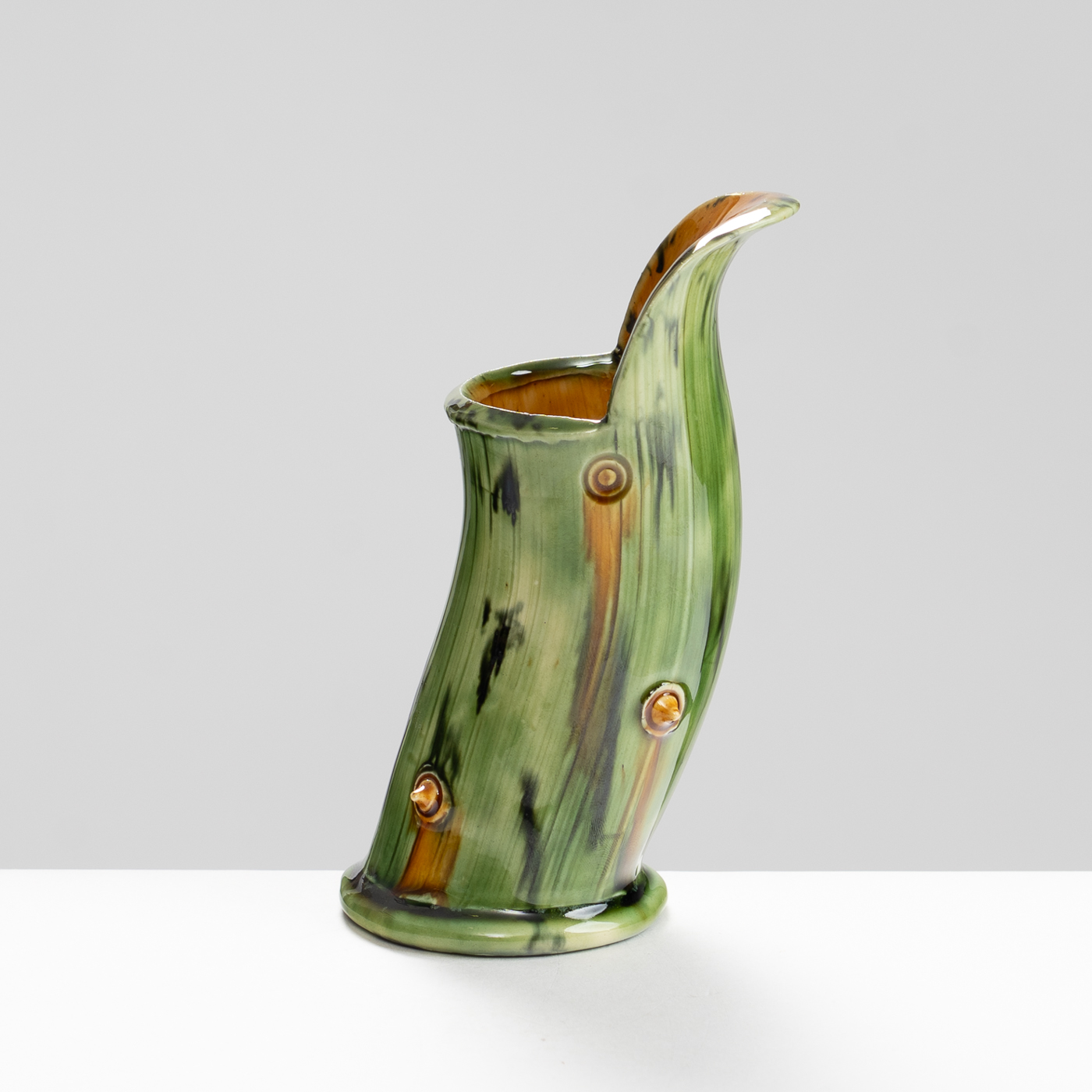 WK30Y590 thorned pourer