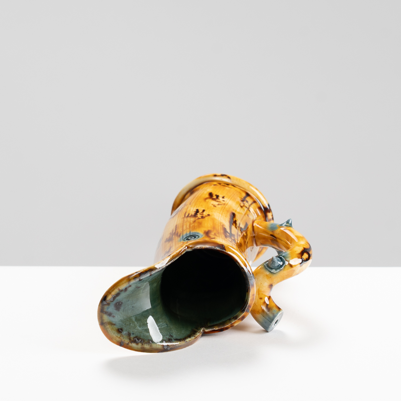 WK30Y594 thorned jug