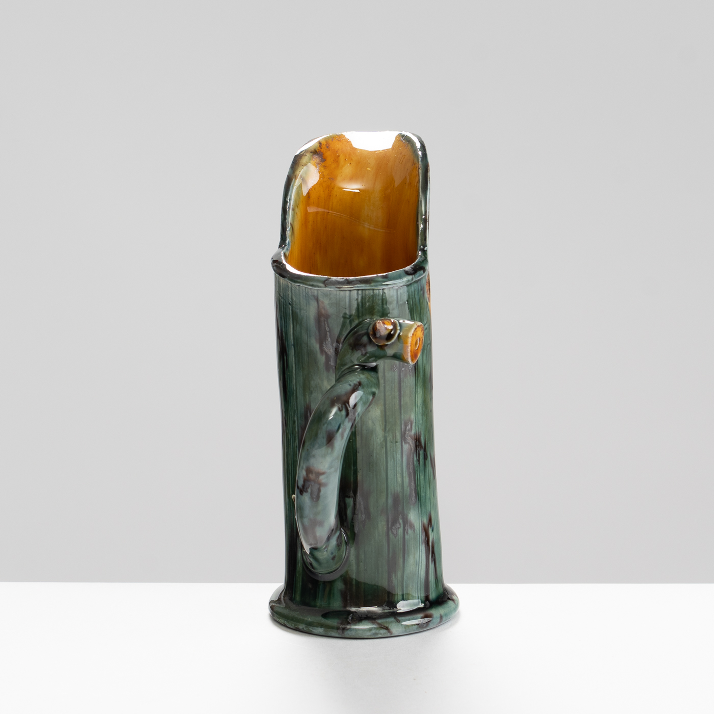 WK30Y597 thorned jug