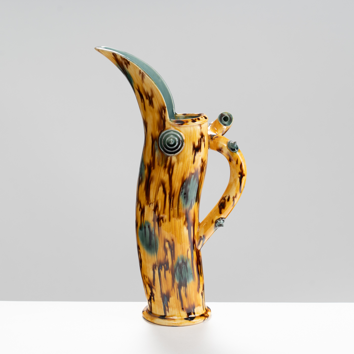 WK30Y607 jug with thorn handle