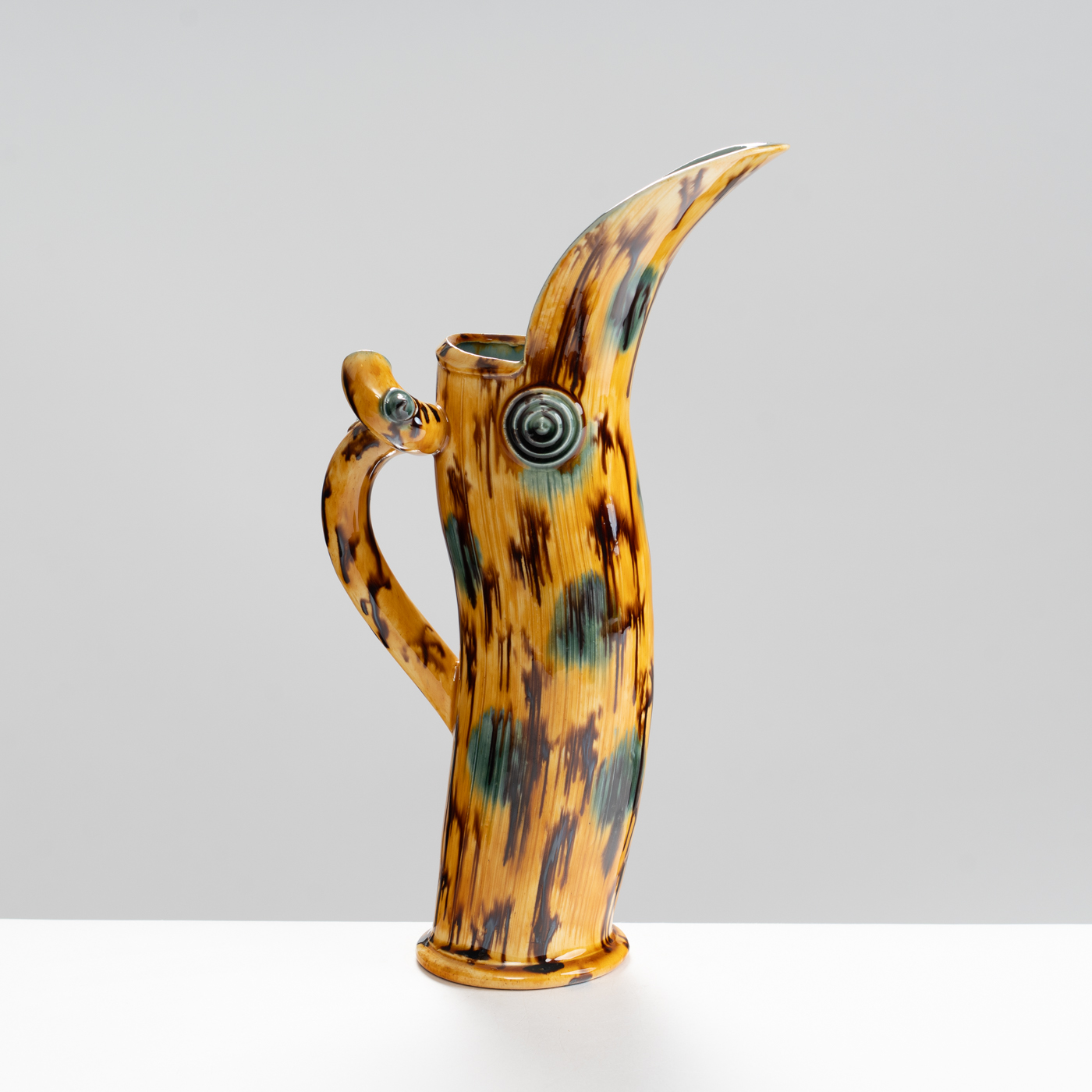 WK30Y607 jug with thorn handle