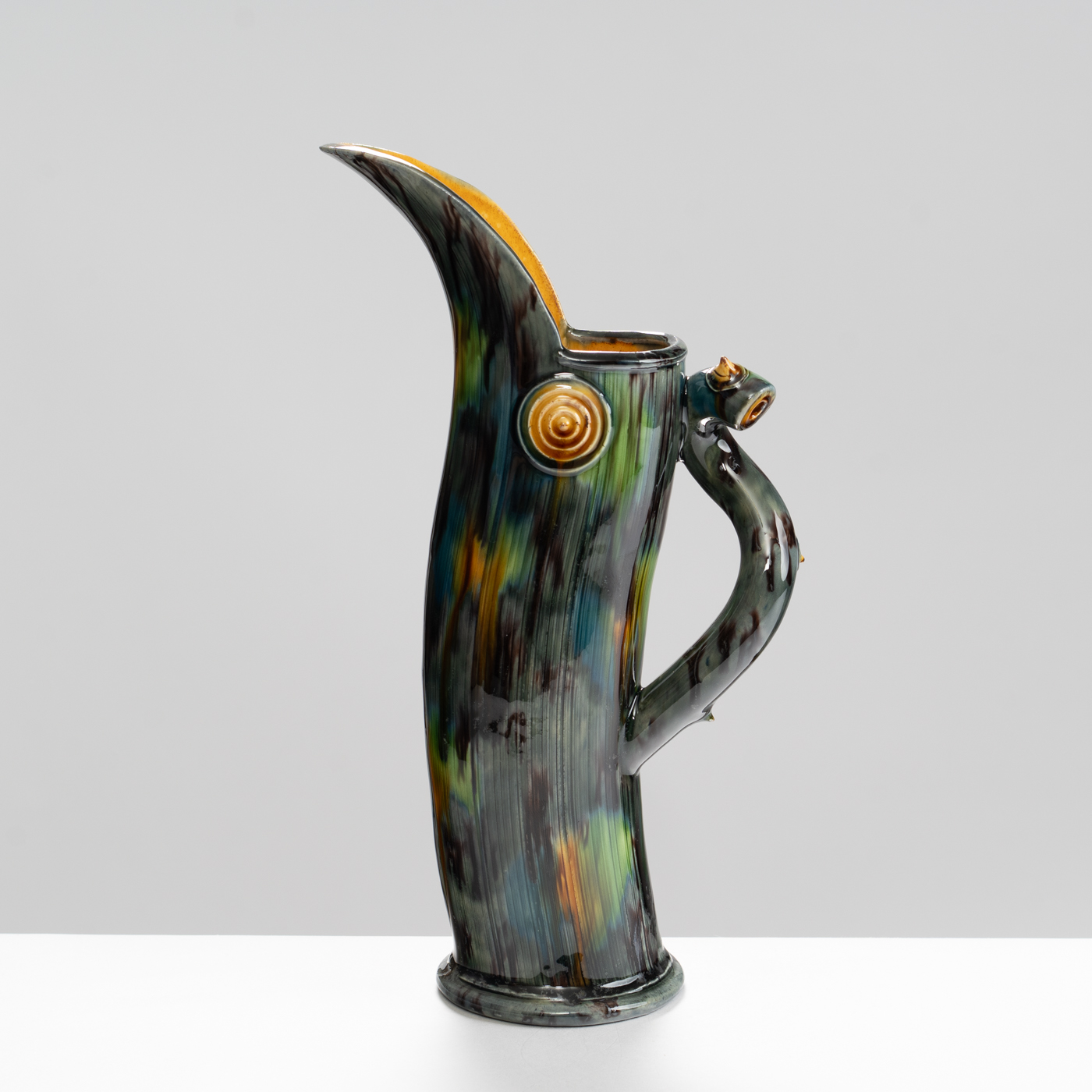 WK30Y608 jug with thorn handle