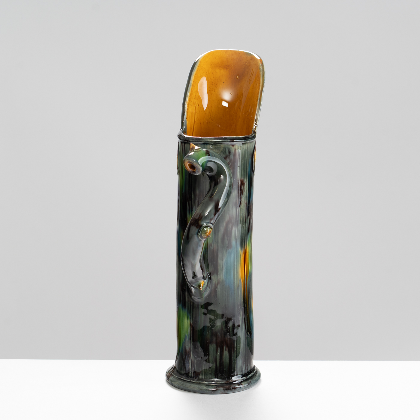 WK30Y608 jug with thorn handle