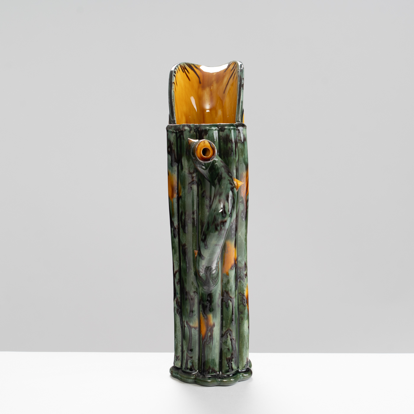 WK30Y613 fluted jug with thorns