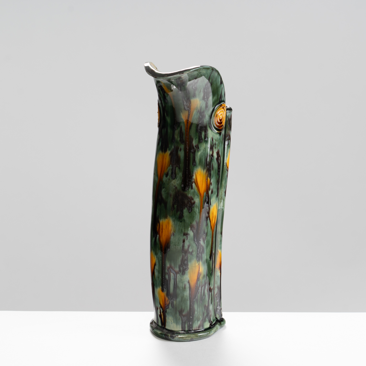 WK30Y613 fluted jug with thorns