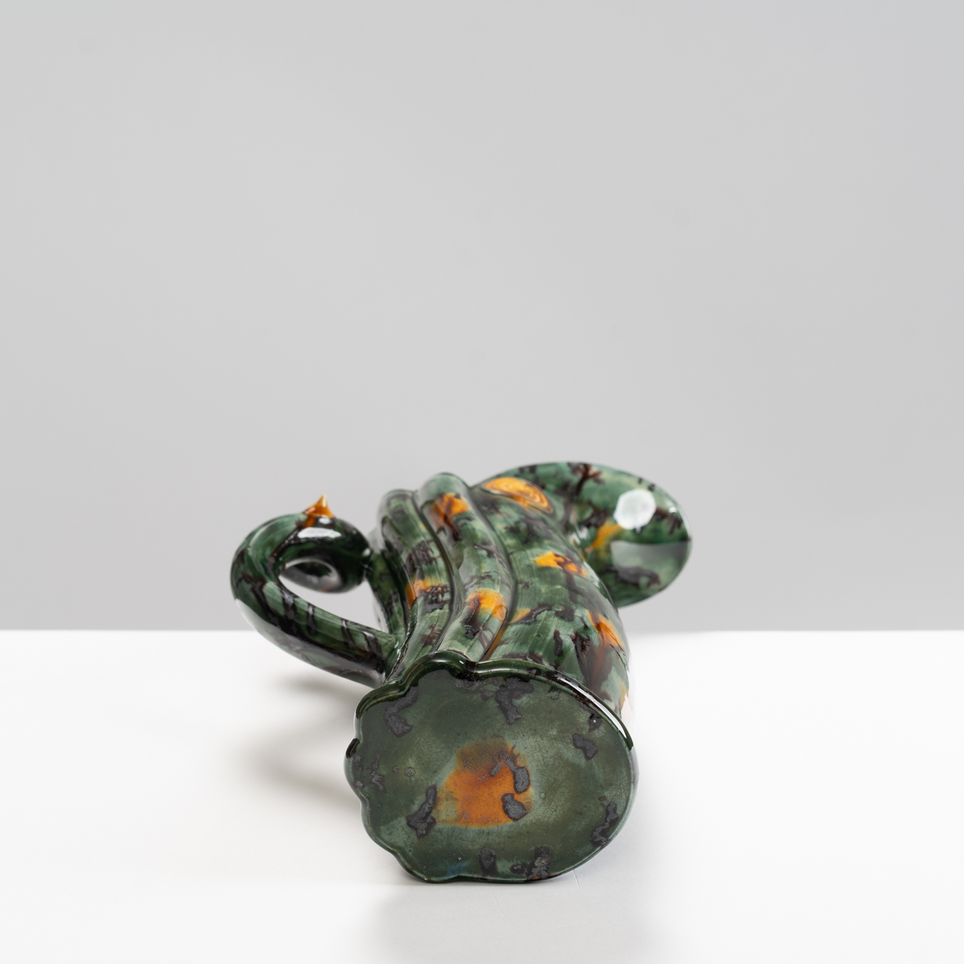 WK30Y613 fluted jug with thorns